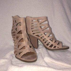 Brand is Sugar size 7 tan leather strapped heels.